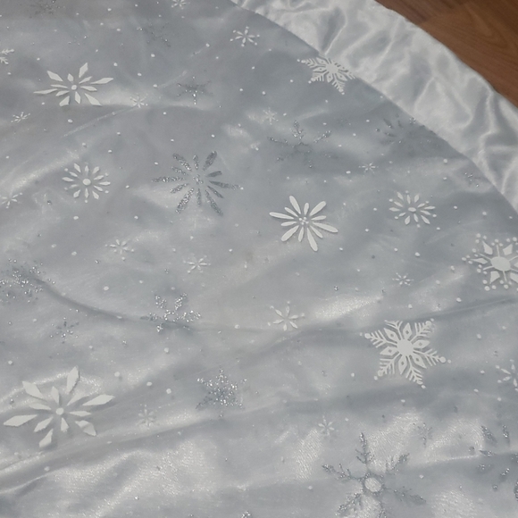Martha stewart snowflake Christmas tree skirt - Picture 5 of 6